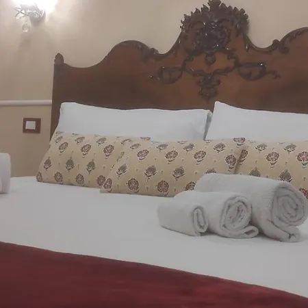 Luxury Via Genova パレルモ